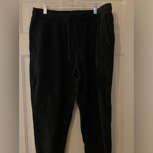 Like New XL Mens black super Soft fleece joggers. Hardly wore. Like New! - Picture 5 of 5